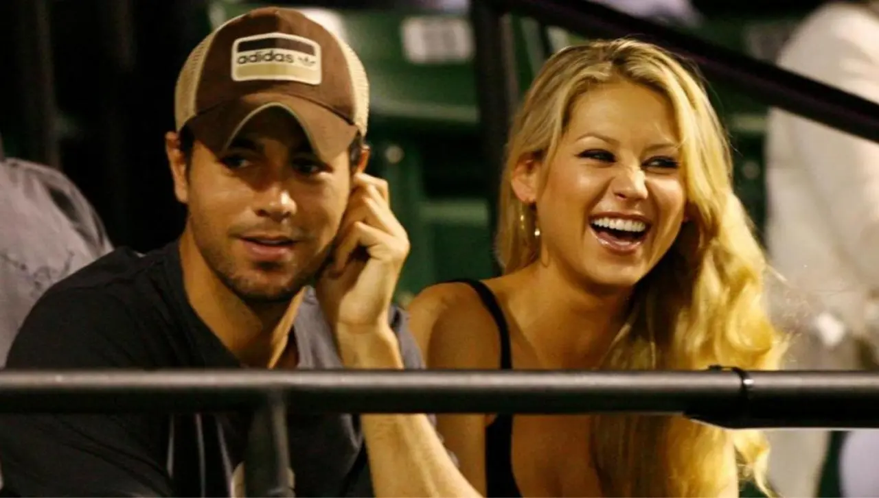 Enrique Iglesias y Anna Kournikova presentan a su cuarto hijo