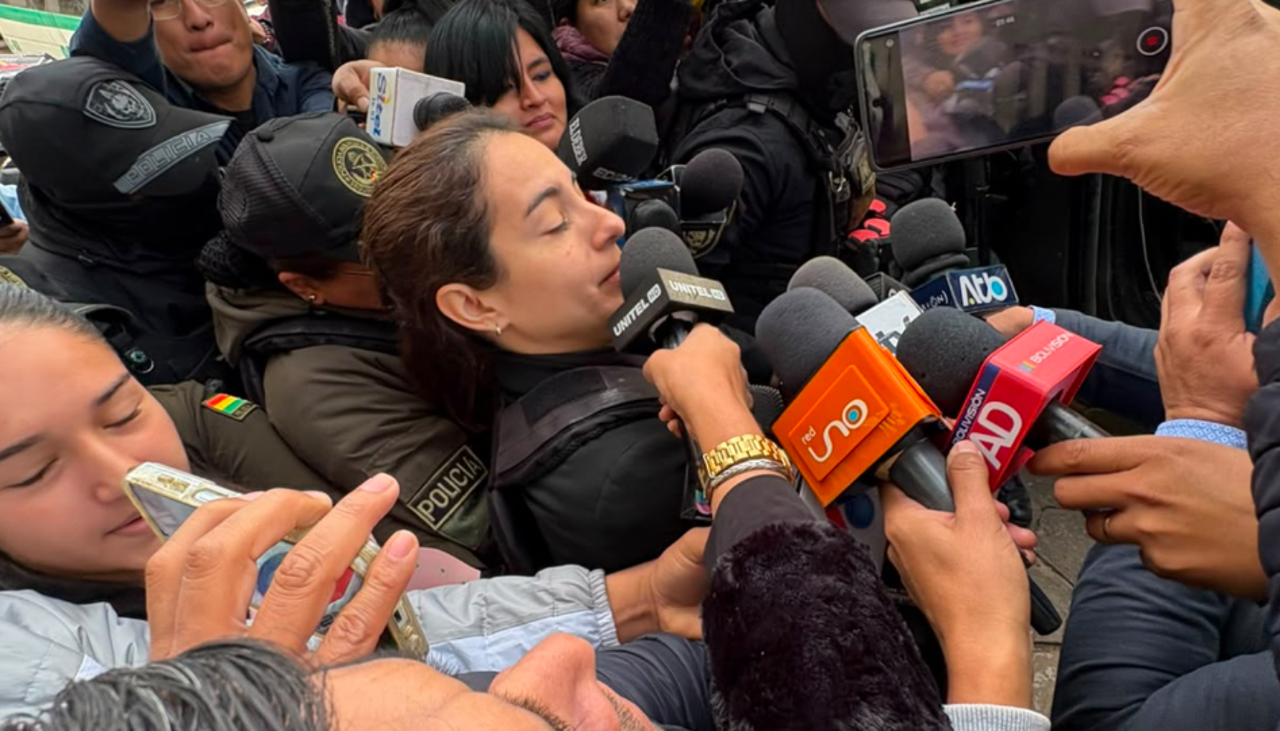 Caso maletas: Trasladan a Laura Rojas a la Fiscalía para el trámite de arraigo antes de salir de Palmasola