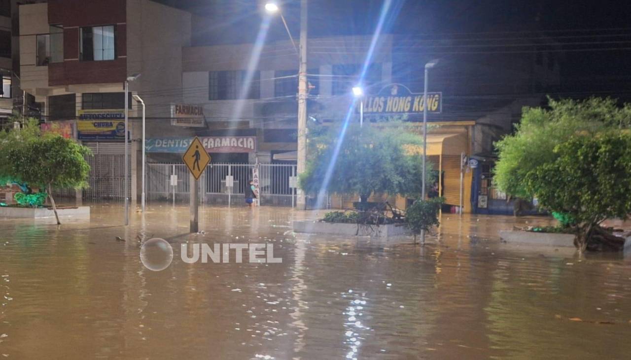 Lluvias y riadas golpearon a 13 municipios y hay alerta naranja para otros 76, según Defensa Civil