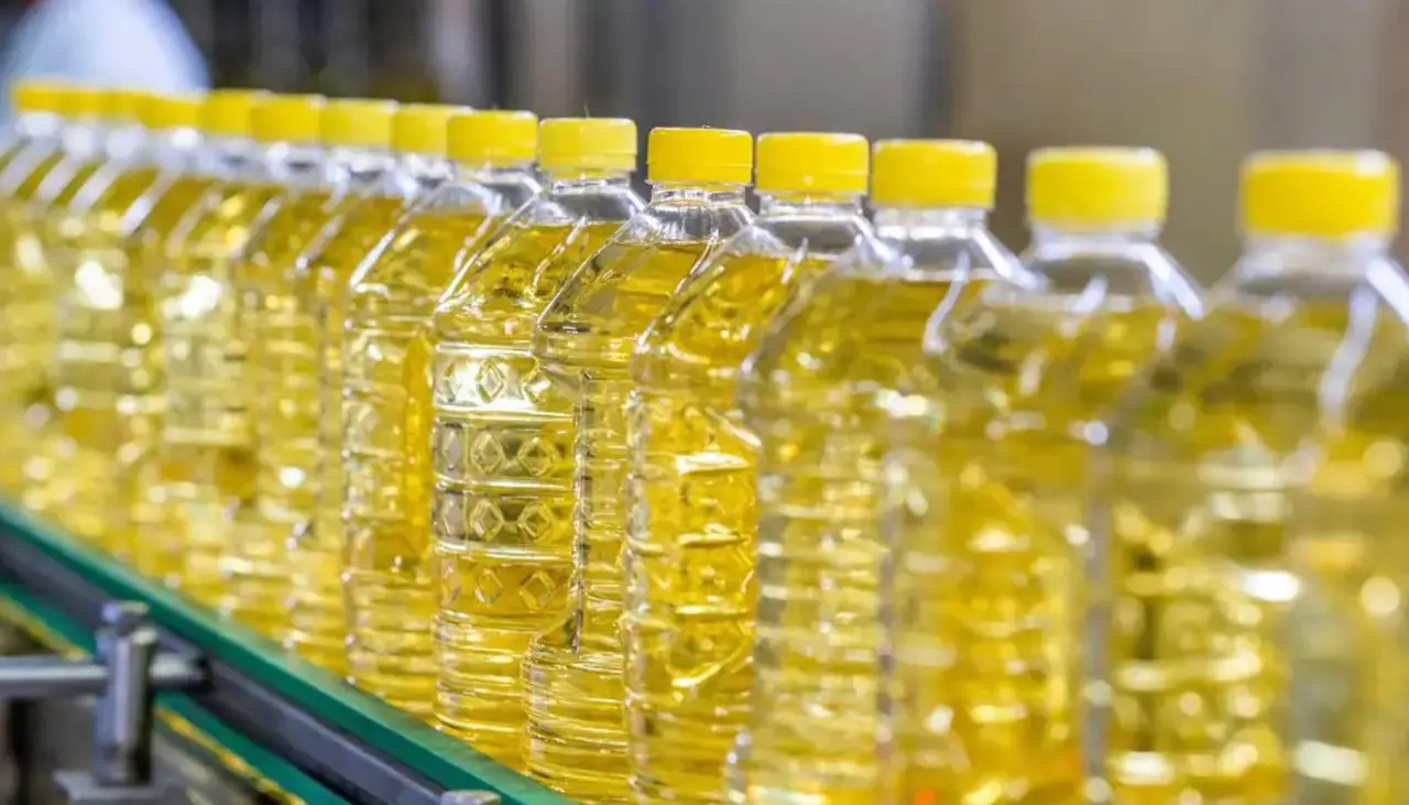 El precio del litro de aceite sube a Bs 20 en mercados cruceños y se apunta a la especulación como causa