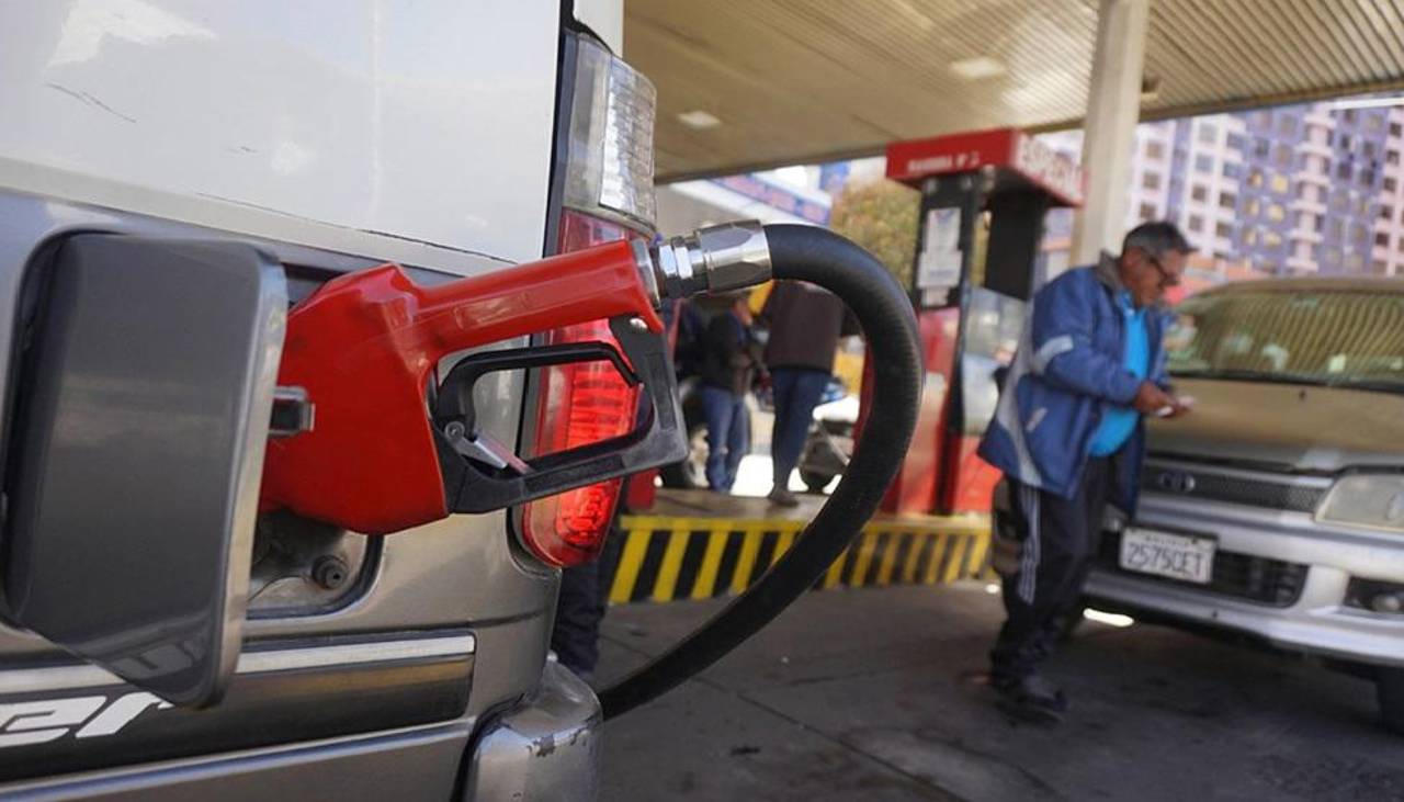 Surtidores reportan “cambios intempestivos” en gasolina y retrasos en despachos desde YPFB