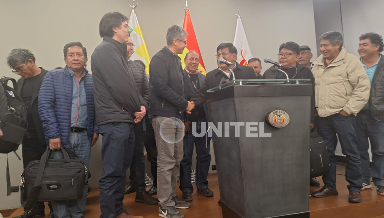 Se descarta el paro del lunes: Gobierno y Confederación de Choferes llegan a un acuerdo