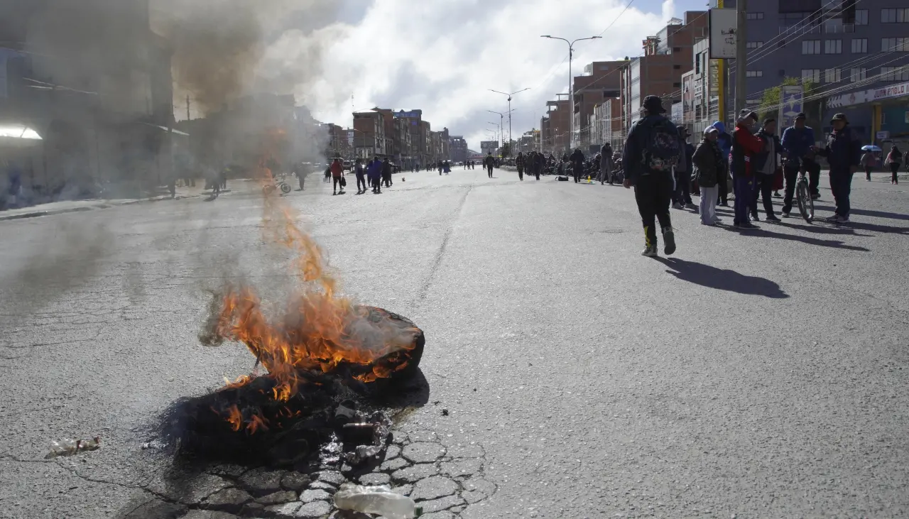 Ley ‘antibloqueos’: Diputado plantea 20 años de cárcel cuando se usen explosivos en protestas