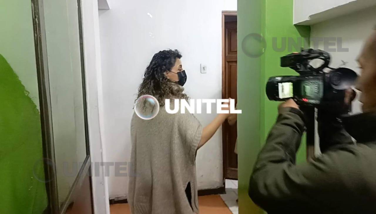 Exministra Castro llega a la Fiscalía para declarar por el caso del centro gastroenterológico 