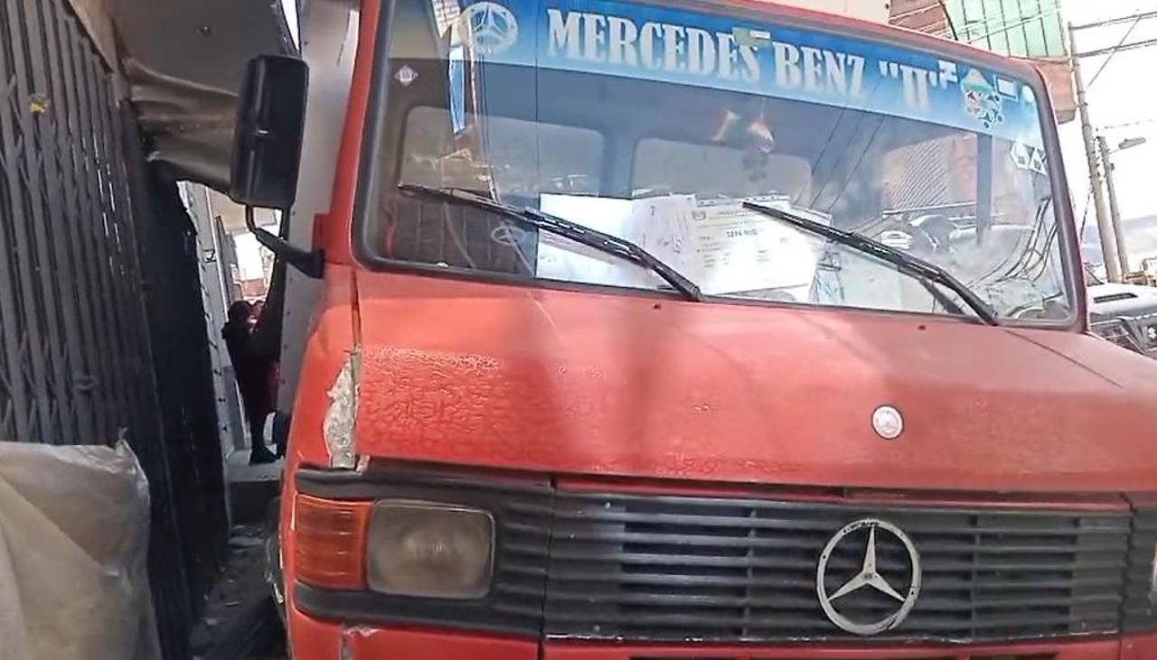 Grave accidente en La Paz: Camión pierde el control y atropella a cinco personas en la avenida 9 de Abril 