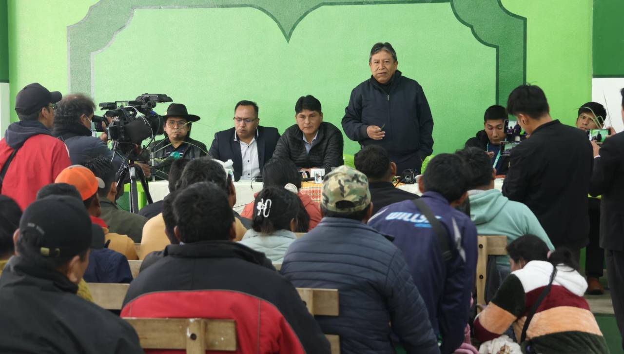 “Cuando tu Gobierno está cayéndose recién vienen a Adepcoca”: dirigente de Yungas recrimina a Choquehuanca