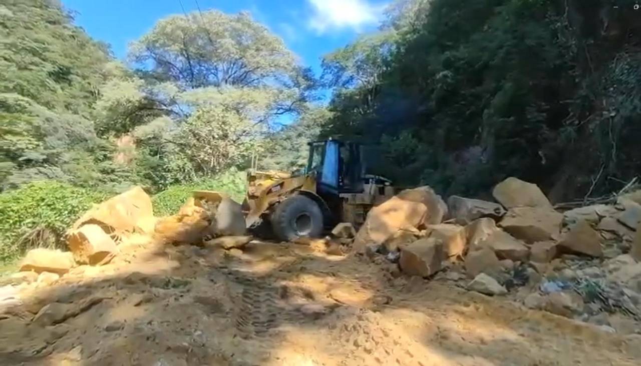 Santa Cruz: Derrumbes obligan a cerrar “hasta nuevo aviso” el tramo la Angostura – Samaipata