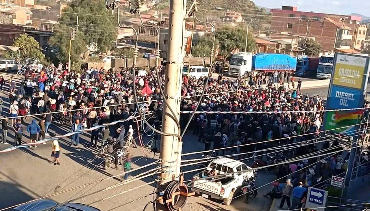 Terminales de La Paz y El Alto suspenden viajes a Cochabamba y Santa Cruz por los bloqueos evistas