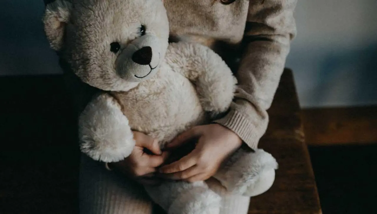 Niña de cinco años queda con nueve días de incapacidad debido a violentas agresiones de parte de su madrastra 