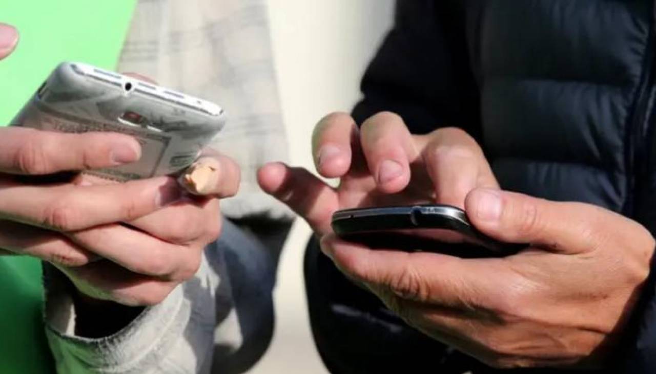 Un hombre usaba una app para explotar sexualmente a una adolescente, según la Policía