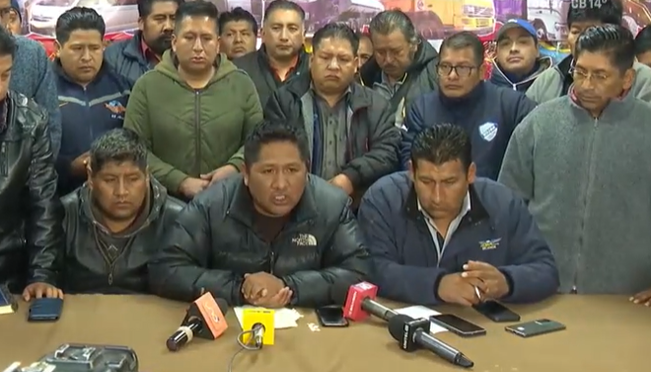 Tras levantamiento de subvención, choferes del transporte libre de La Paz suben el pasaje de Bs 2,40 a Bs 5