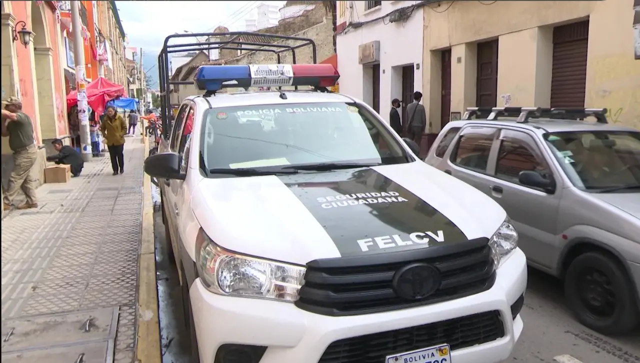 Policía fue agredida por un sujeto al que intentaban detener por una denuncia de violencia intrafamiliar