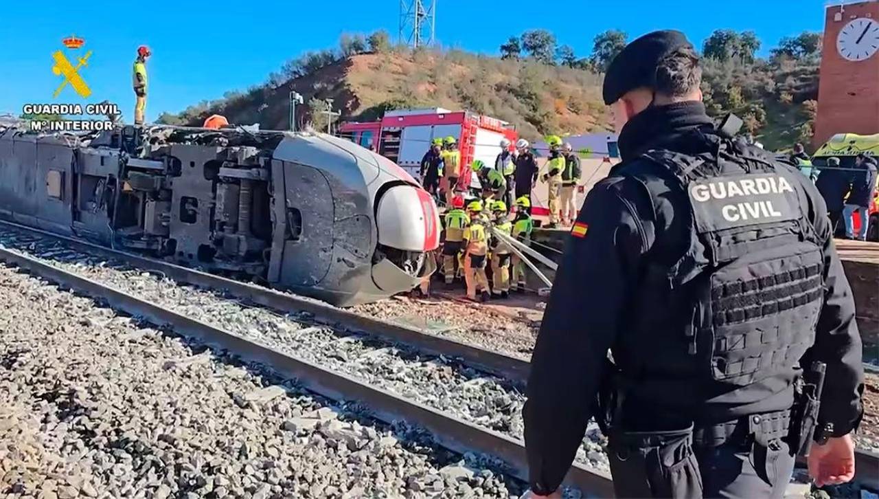 “Varios heridos leves” en el choque de un tren metropolitano con una grúa en España