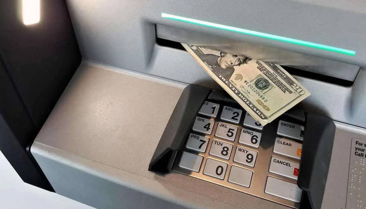 BCB: Tipo de cambio oficial del dólar se publicará cada día a las 20:00