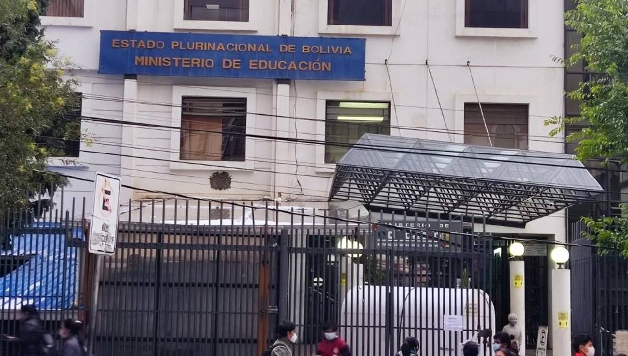 Renuncian el viceministro de Educación Regular y el director de Educación Secundaria