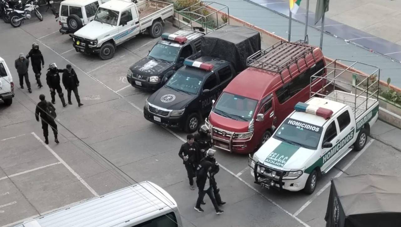 Protesta evista: Policía aprehendió a un joven que salía del banco con Bs 23.000 de un préstamo, señala su abogado