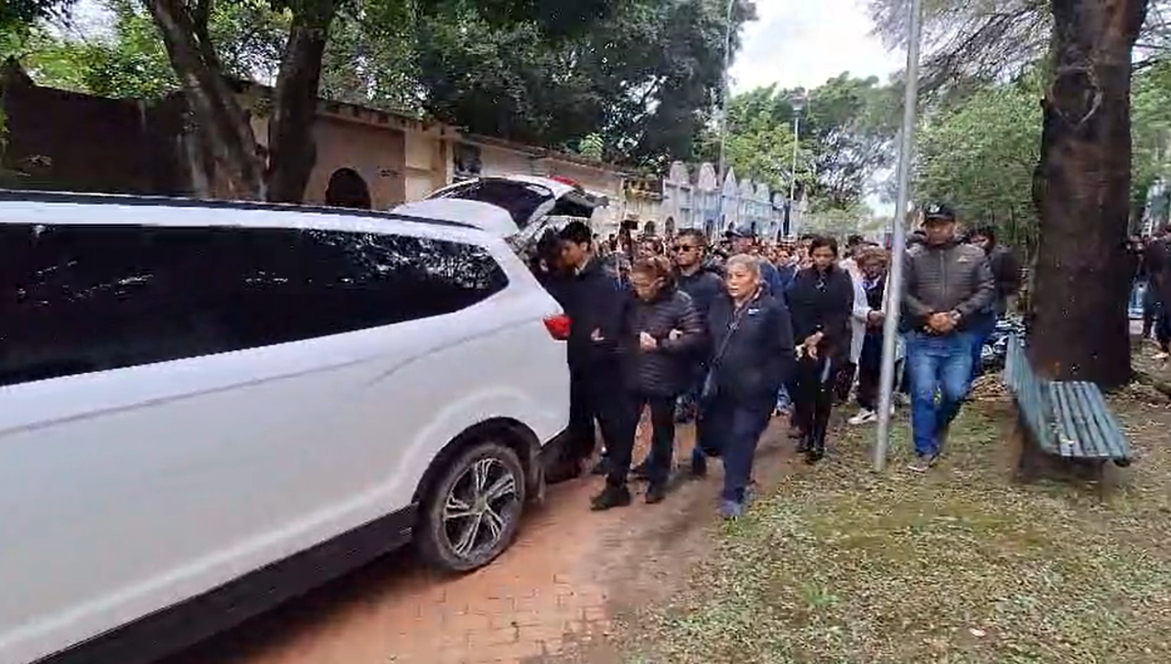 Entre lágrimas y mucho dolor, despiden al destacado periodista Yerko Guevara