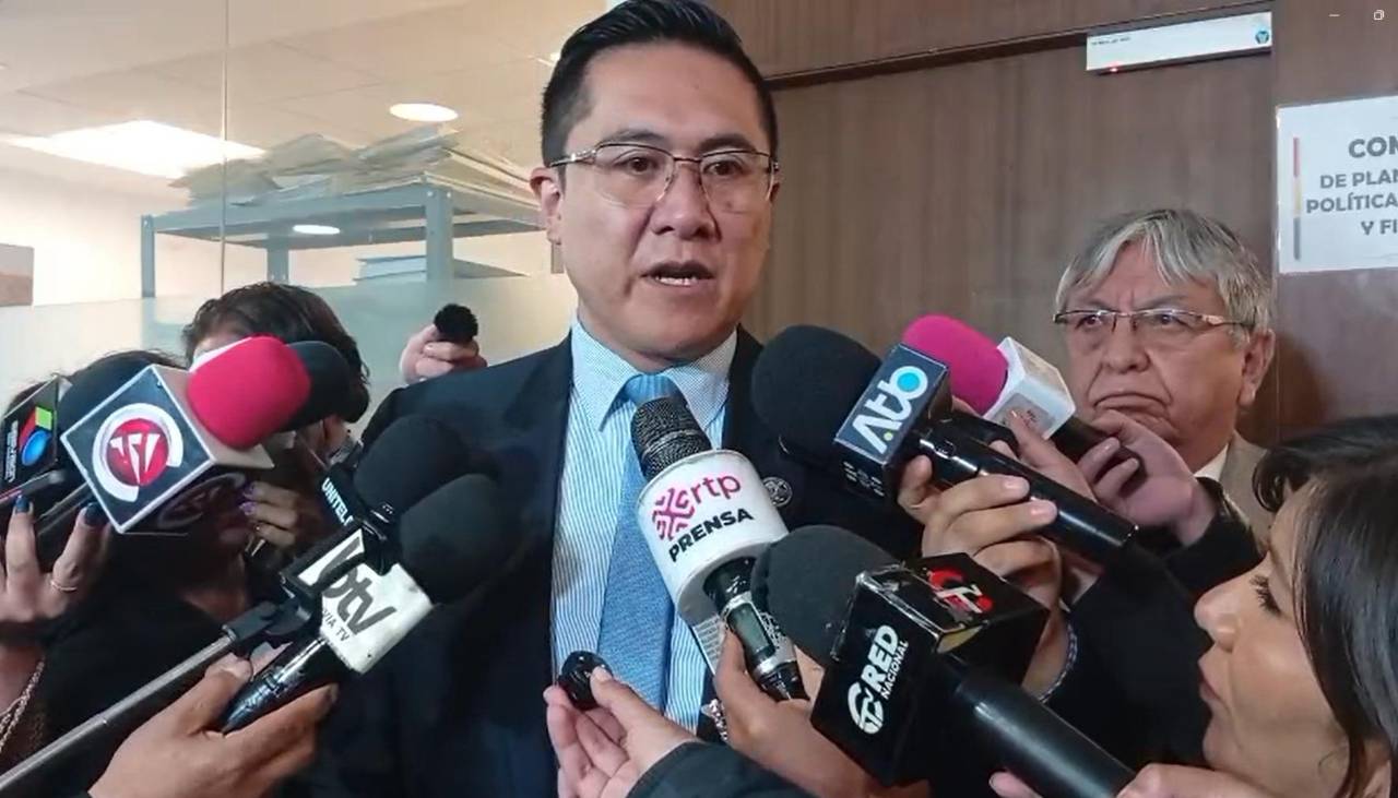 Ministro dice que acuerdo con el FMI no implica un aumento en el costo de los servicios básicos