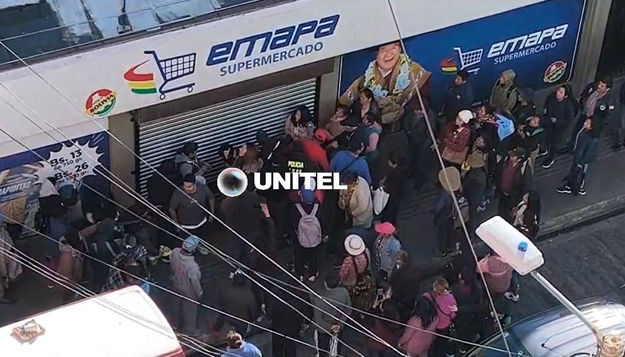 La Paz: Filas por aceite en una agencia de Emapa termina en gritos, empujones y gasificación 