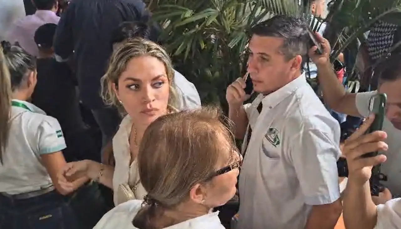 Vecinos ‘rescatan’ a concejales que quedaron encerrados tras sesión en la que se renovó directiva