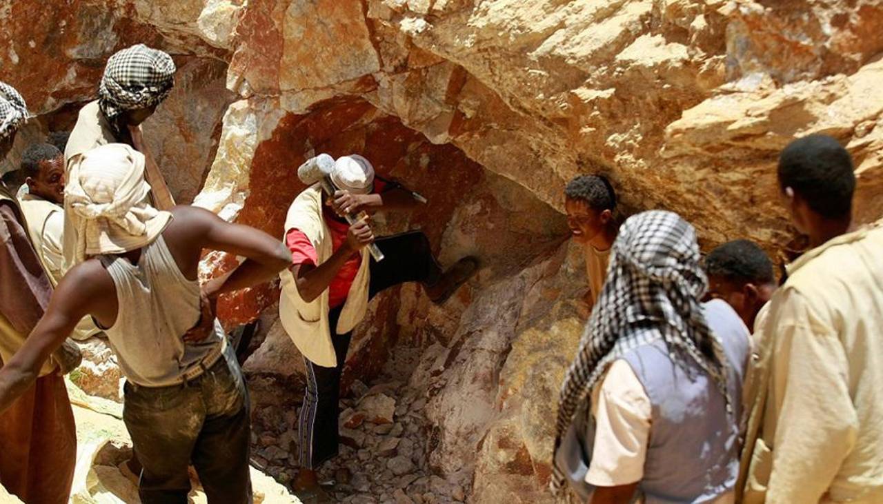 Más de 70 muertos en ataque aéreo sobre mina en la frontera entre Sudán y Egipto