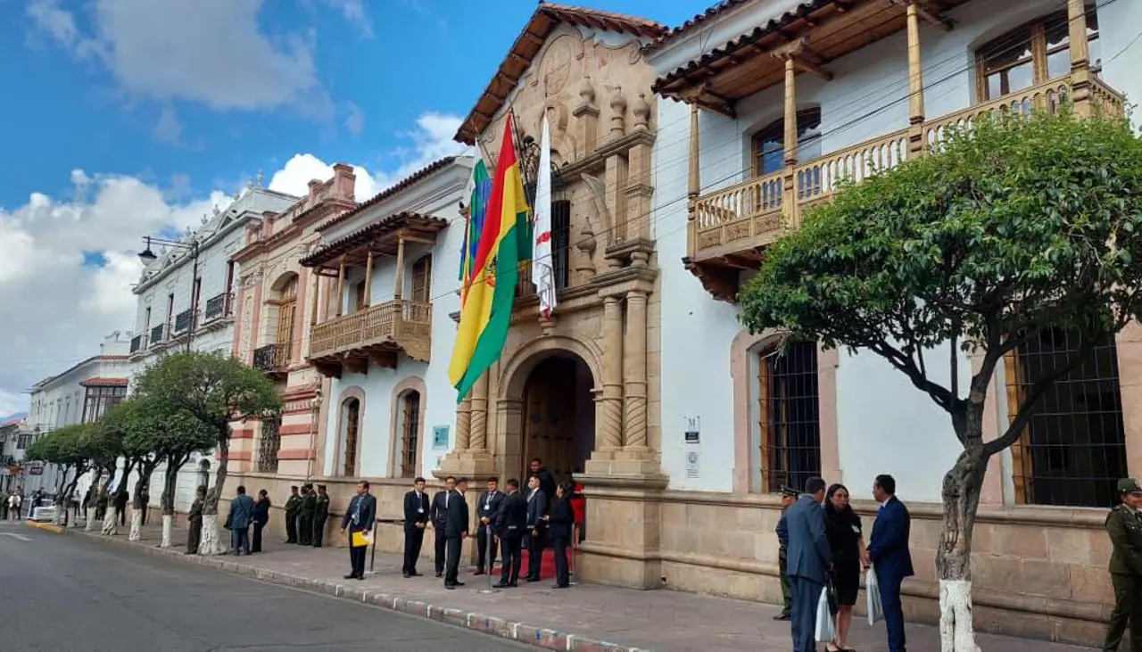 Sucre se viste de gala, Paz y Lara reciben credenciales en la Casa de Libertad; el TSE reivindica el valor de la democracia 