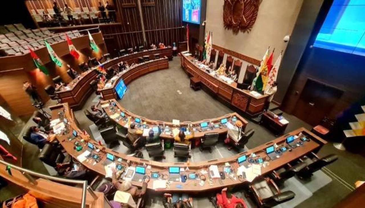 Ante “amenazas” y vigilia de la COB en la plaza Murillo el Senado sesionará este jueves en Uyuni