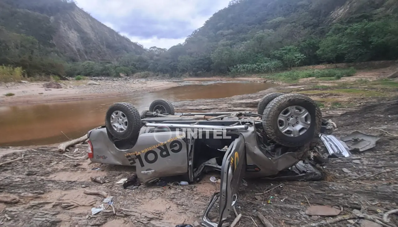 Santa Cruz: Cuatro personas sobreviven tras caer a un barranco al esquivar un camión