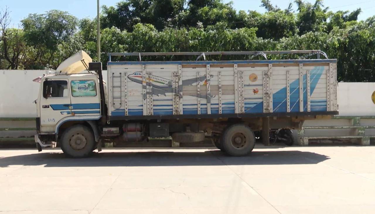 Cochabamba: Aprehenden al conductor de un camión por cargar de manera irregular 3.000 litros de diésel 