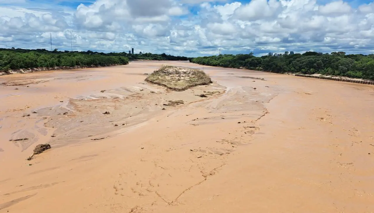 La emergencia no cesa en El Torno y Tipuani y existe al temor por el anuncio de nuevas lluvias