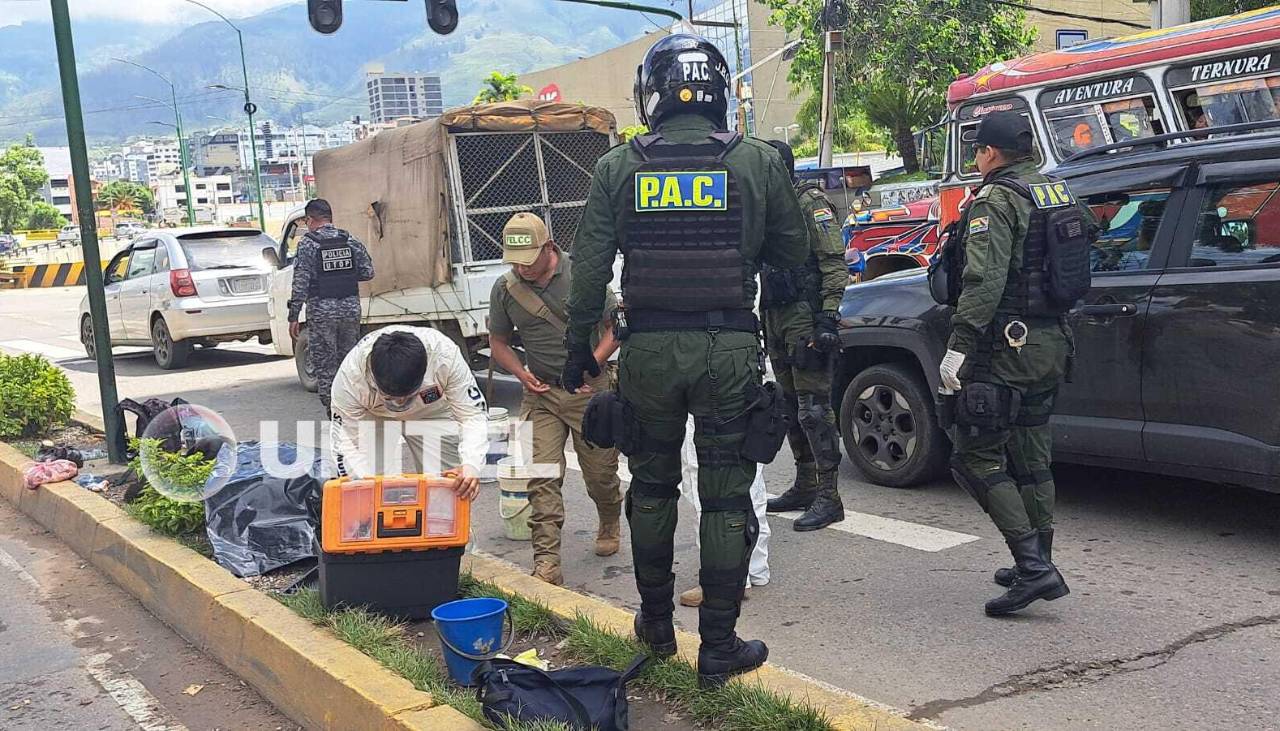 A plena luz del día, apuñalan y matan a joven que limpiaba parabrisas en Cochabamba