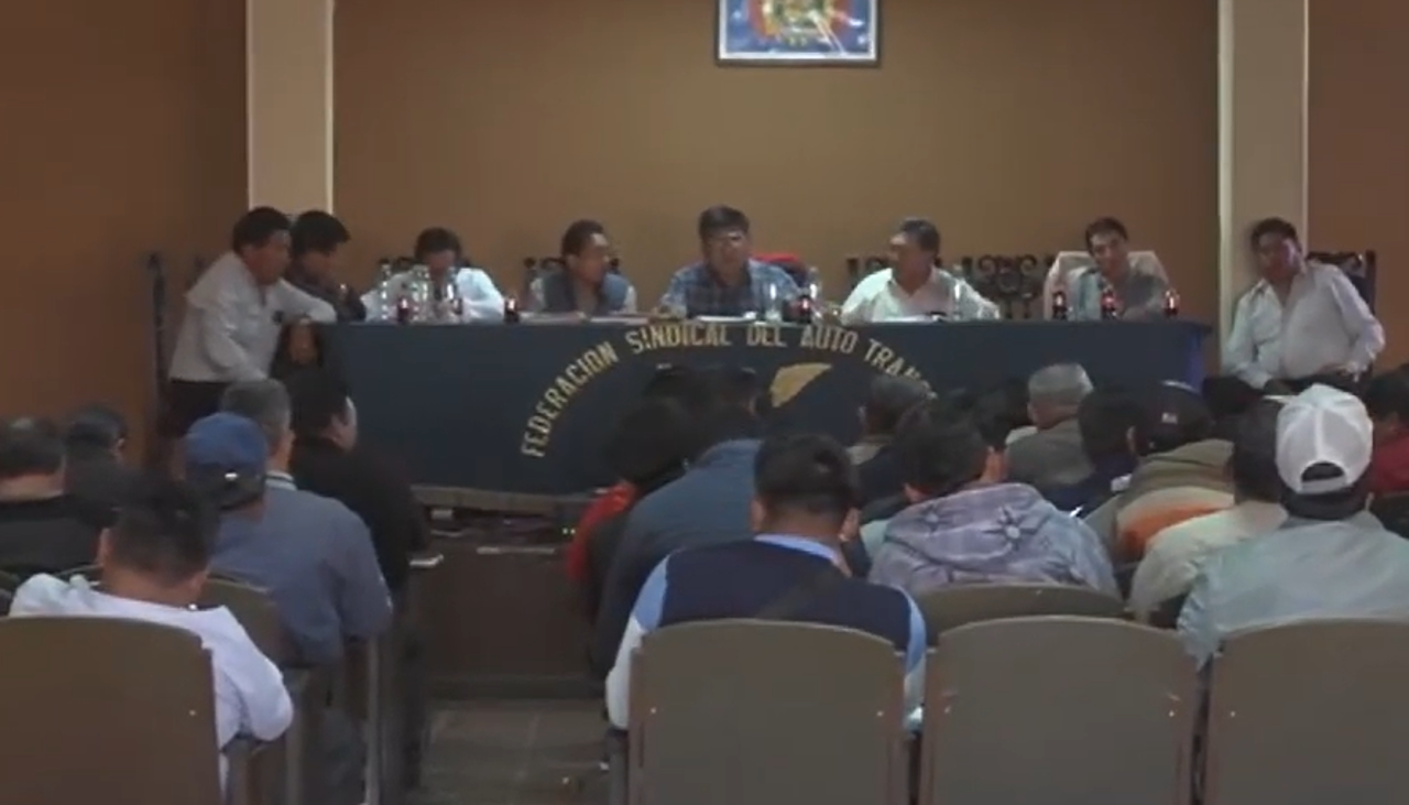 Cochabamba: Ampliado nacional del transporte analiza la escasez de diésel, mal estado de rutas y alza de repuestos