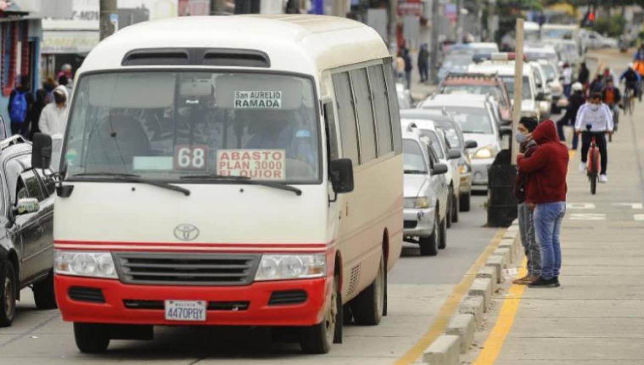 Subida de pasaje: Concejales advierten con procesos a micreros y piden a la Alcaldía cruceña fortalecer controles en las calles