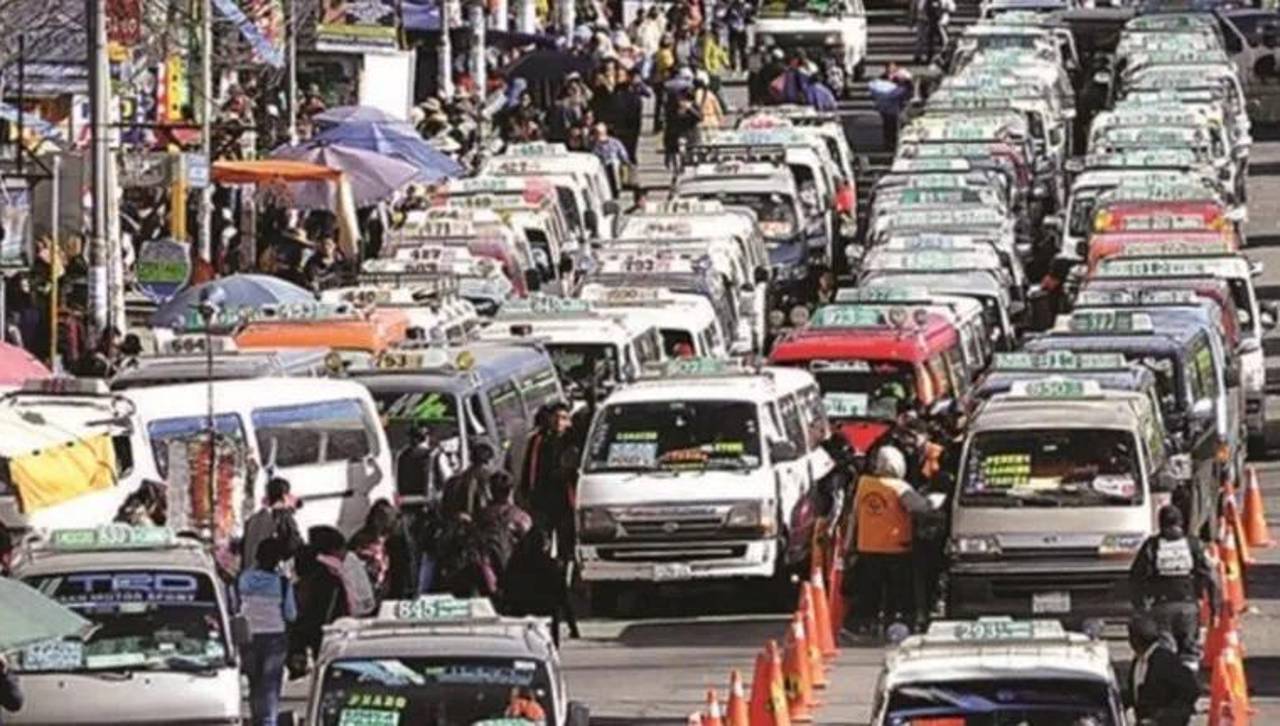 Choferes confirman paro indefinido desde el miércoles en El Alto y advierten con medida nacional por escasez de combustible