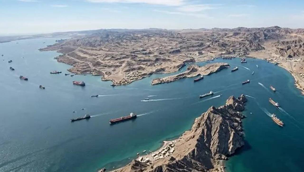 Guardianes iraníes anuncian cierre del estrecho de Ormuz "hasta nuevo aviso" 