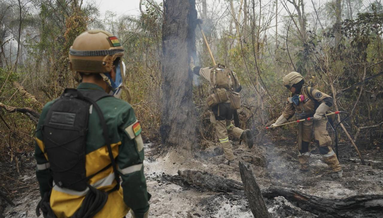 Declaratoria de desastre nacional por incendios es una medida “tardía”, señalan desde la oposición