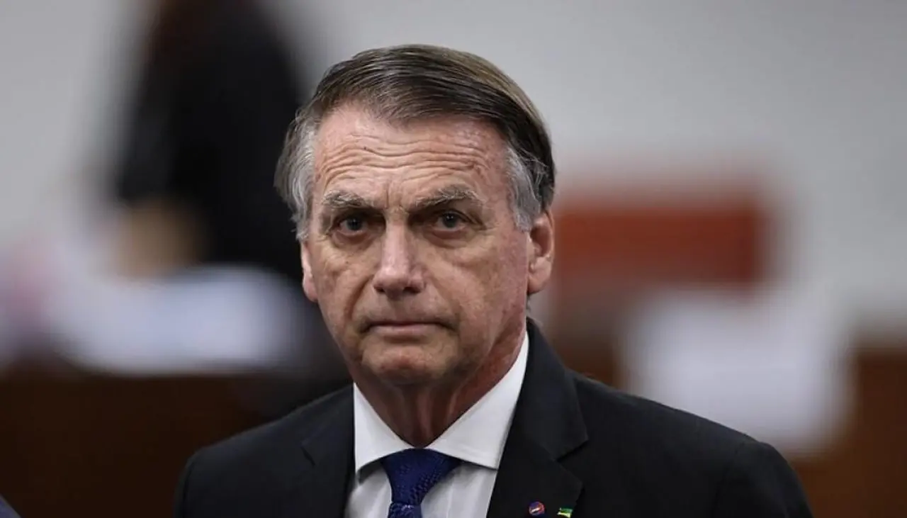 Expresidente de Brasil, Jair Bolsonaro, operado “con éxito” por una hernia