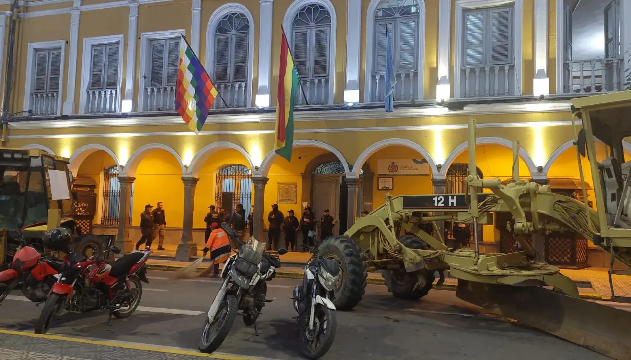 Empresas constructoras inician su segundo día de protestas exigiendo pagos adeudados a la Alcaldía de Cochabamba