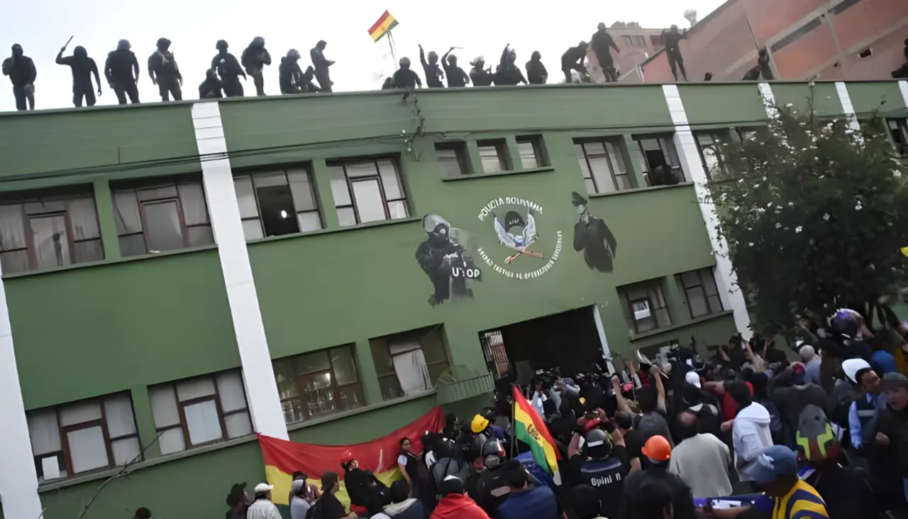 “Hemos ganado amparos”: exigen ser reincorporados a la Policía tras recibir baja por la crisis del 2019