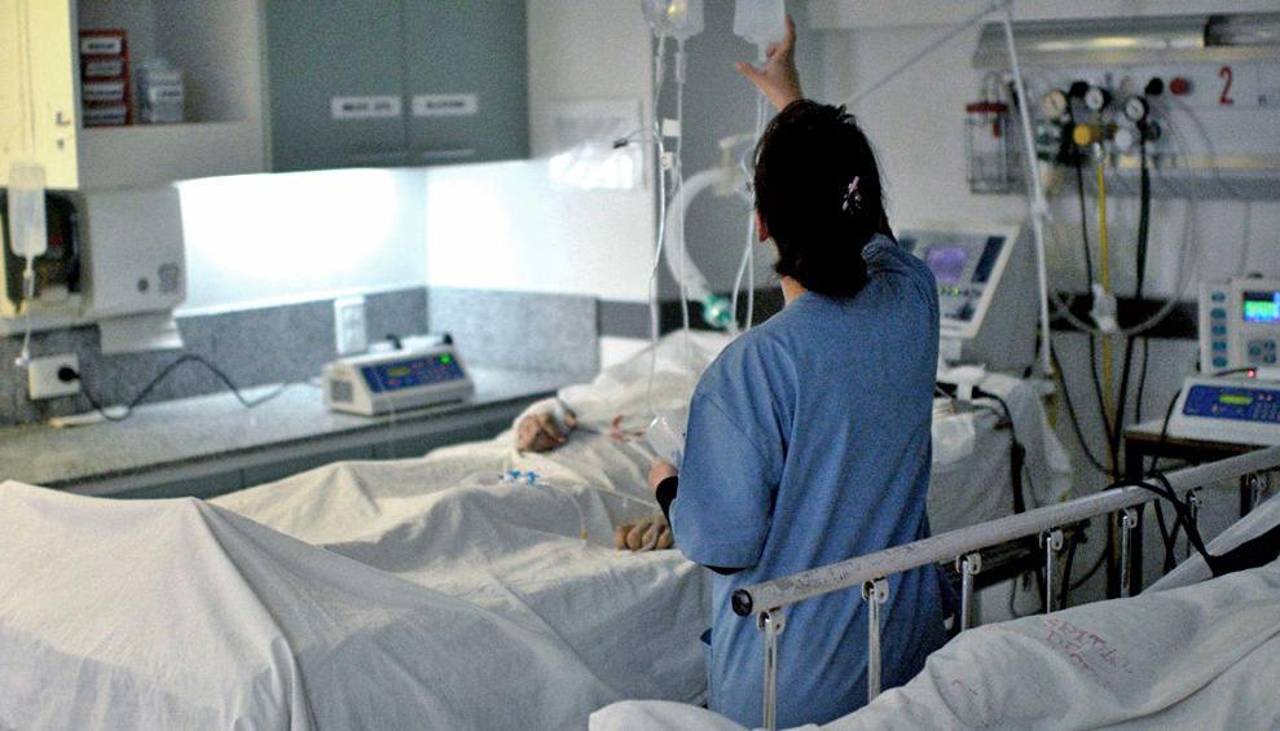“No tiene una evolución favorable, corre riesgo su vida”, revela médico sobre la joven herida de bala en la cabeza