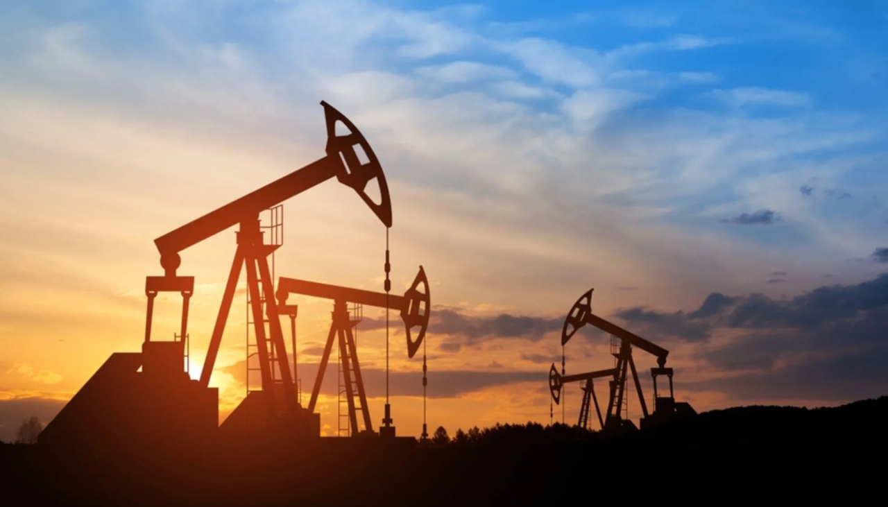 Precios del petróleo caen tras nueva oferta de Irán para negociar con EEUU