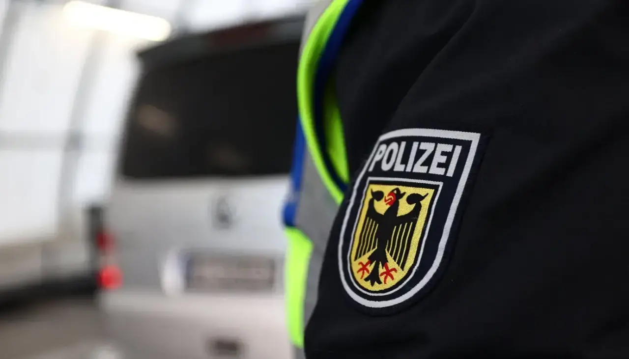 Una mujer ataca con un cuchillo a dos transeúntes en Múnich y es abatida por la Policía