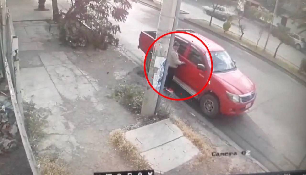 Video: Delincuente se apodera de Bs 23.000 de una camioneta en cuestión de minutos