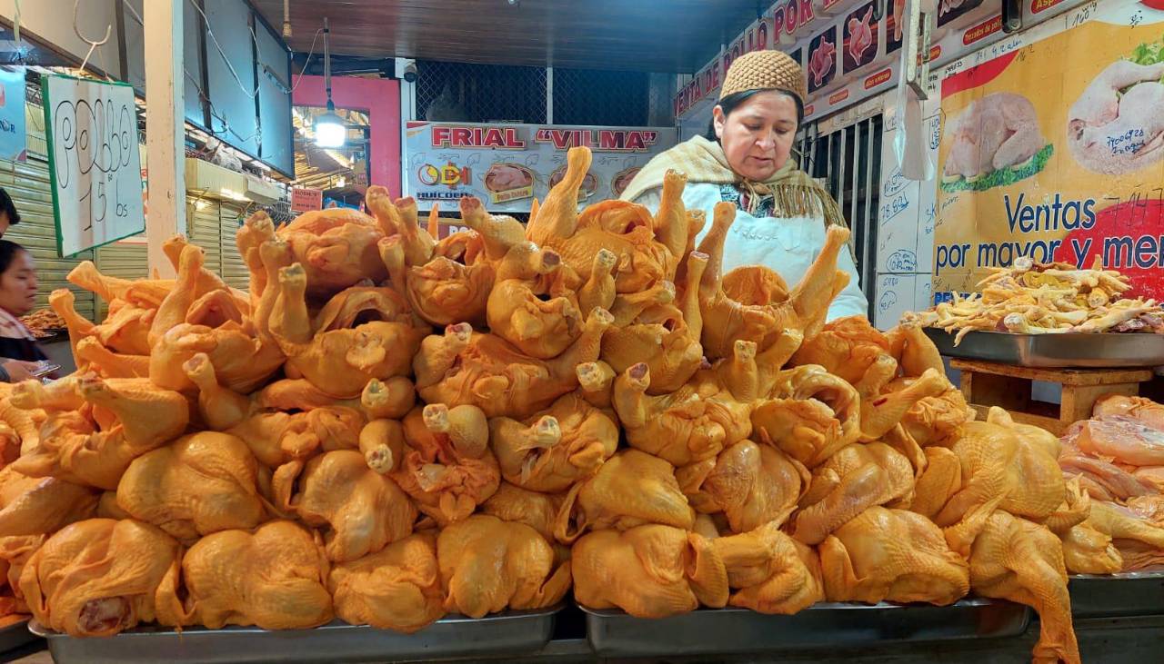 El precio del kilo de pollo sube tres veces en menos de 48 horas en mercados de Cochabamba