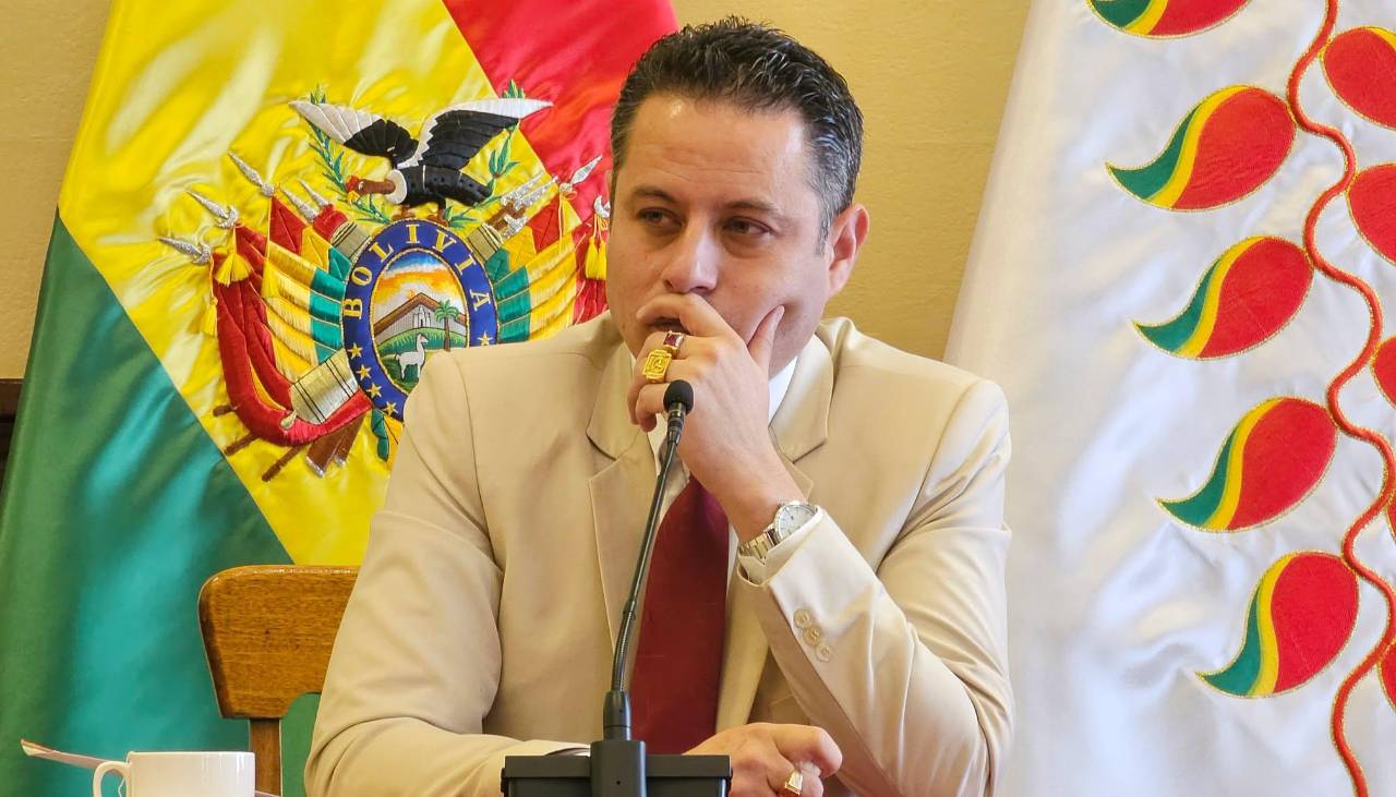 Nuevo régimen del diésel: Lara pide frenar el decreto e instalar diálogo para “buscar cómo cuidar YPFB”