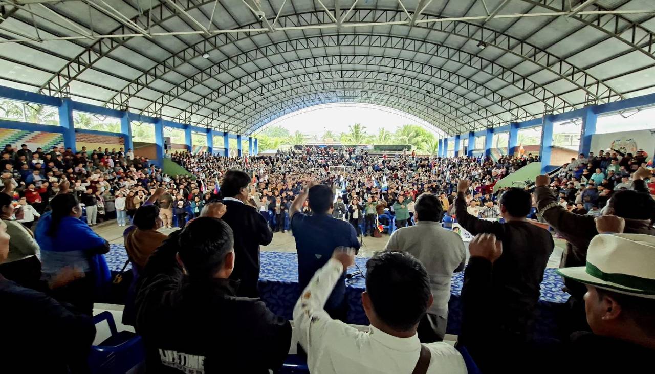 Afines a Evo Morales advierten con “convulsionar” Bolivia si lo detienen