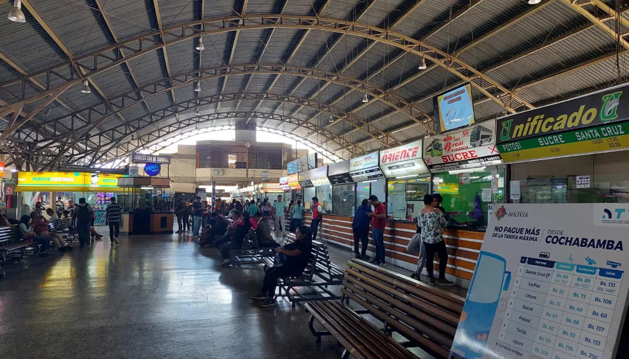 La Terminal de Buses de Cochabamba habilita salidas a Oruro y La Paz tras trabajos en derrumbes