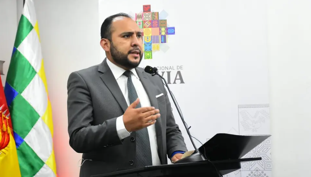Roberto Ríos jura como nuevo ministro de Gobierno en remplazo de Del Castillo, que ahora es precandidato del MAS