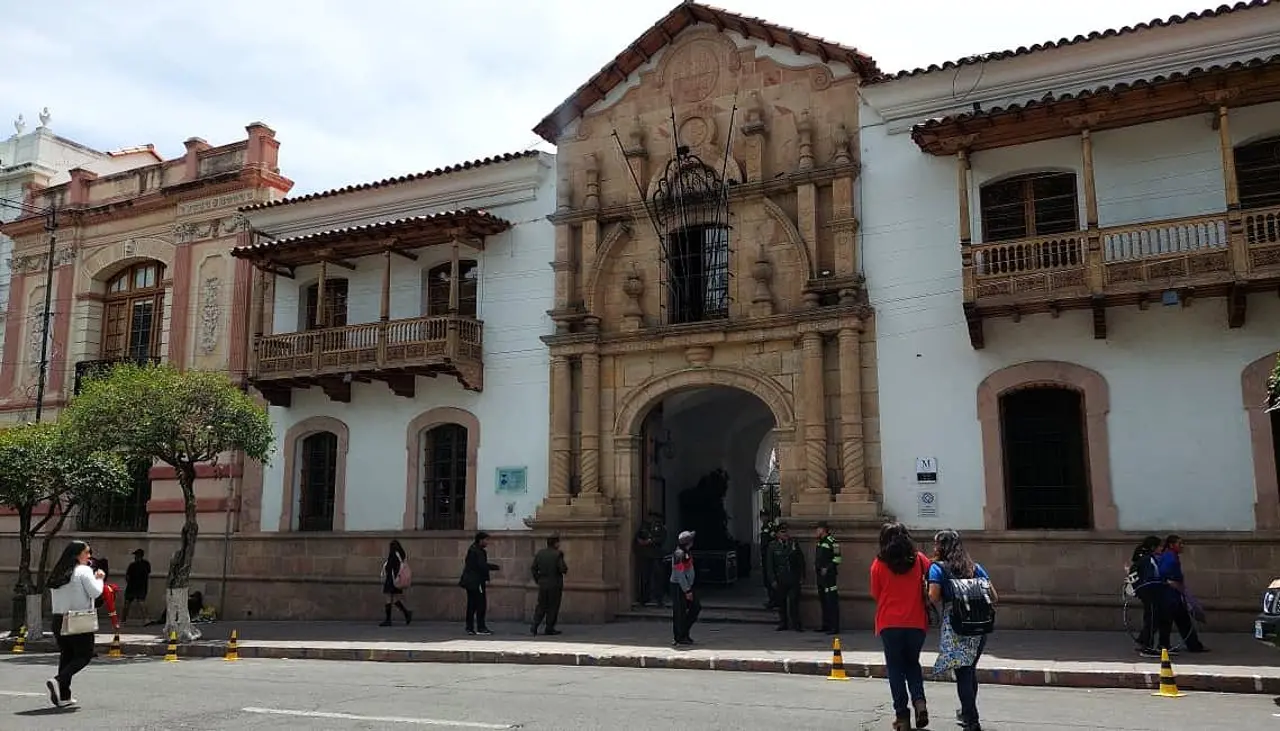 Sucre se viste de gala, Paz y Lara reciben credenciales en la Casa de Libertad; el TSE reivindica el valor de la democracia 