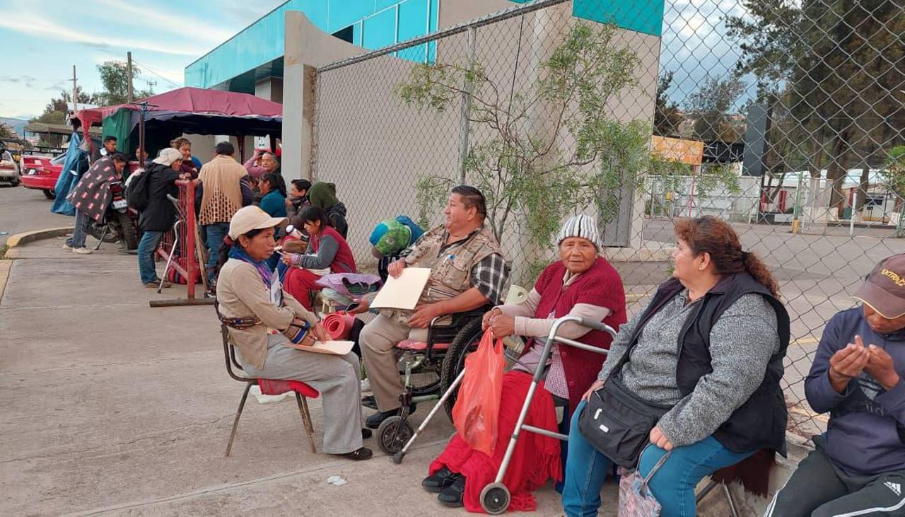 Carnaval: Se registran largas filas para la venta de espacios en el Corso de Corsos